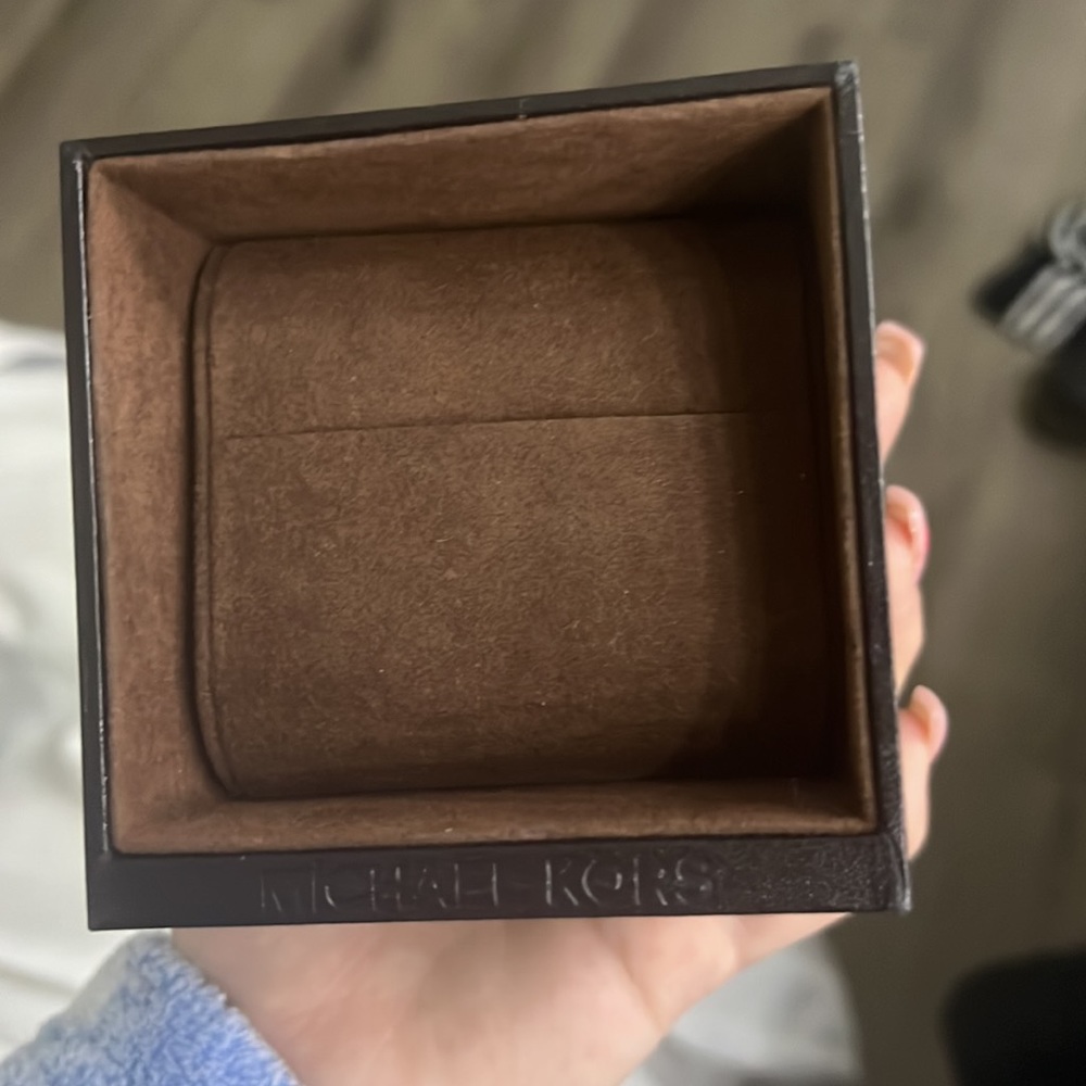michael kors watch - Picture 6 of 6